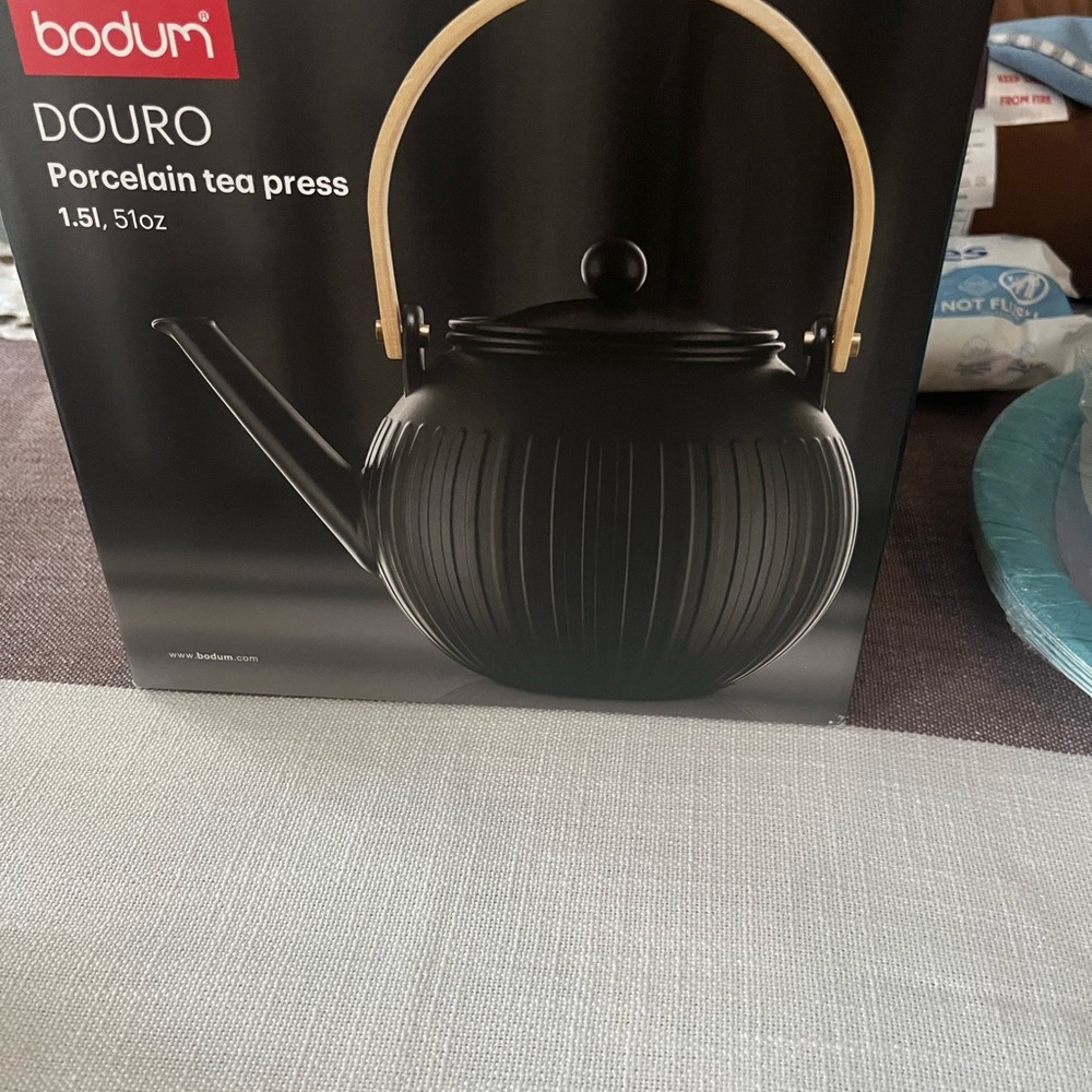 Bodum Black Coffee & Tea Accessories for a Stylish Kitchen